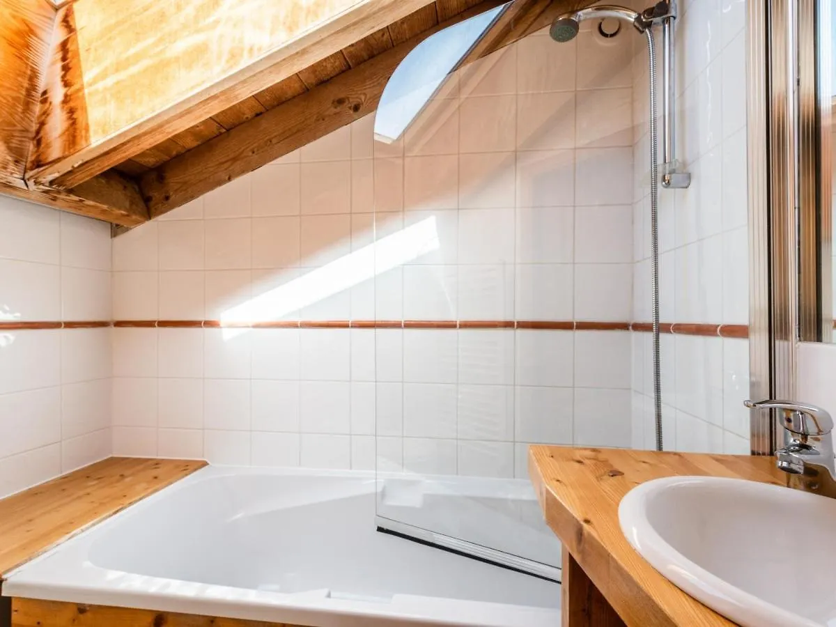 Superbe Chalet 4 Chambres, Jacuzzi, Proche Telecabines Et Centre Des Gets - Fr-1-671-96 Les Gets 0*,  France